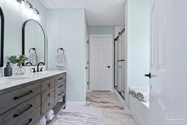 3020 Classic Dr, Pensacola, FL 32507