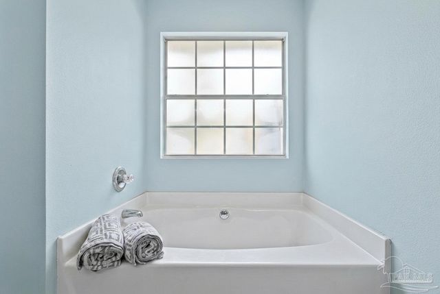 3020 Classic Dr, Pensacola, FL 32507