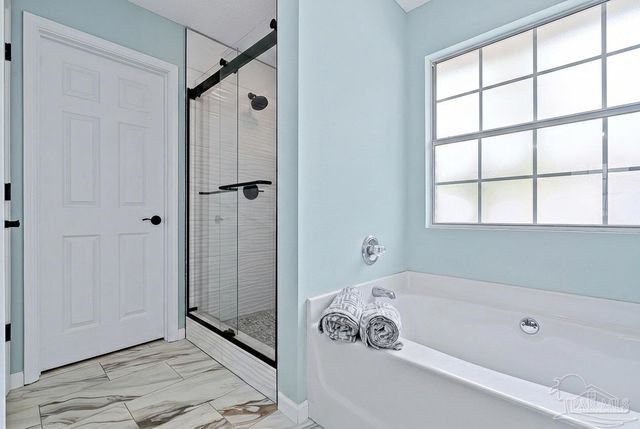 3020 Classic Dr, Pensacola, FL 32507