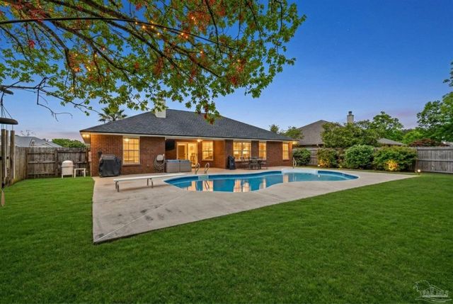 3020 Classic Dr, Pensacola, FL 32507