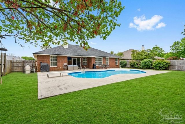 3020 Classic Dr, Pensacola, FL 32507