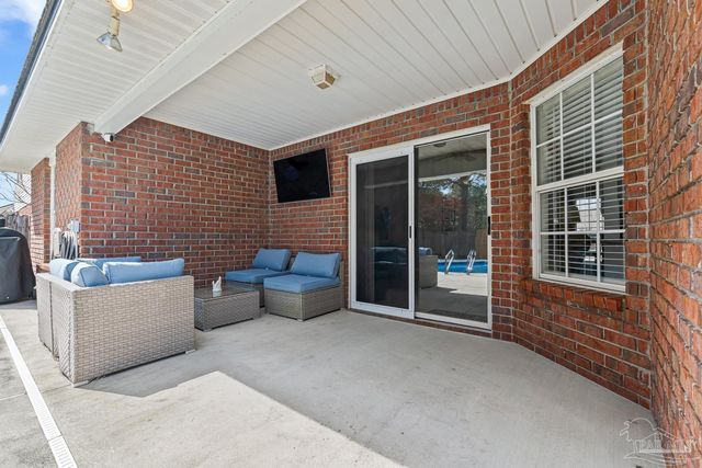 3020 Classic Dr, Pensacola, FL 32507