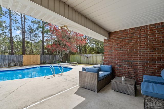 3020 Classic Dr, Pensacola, FL 32507