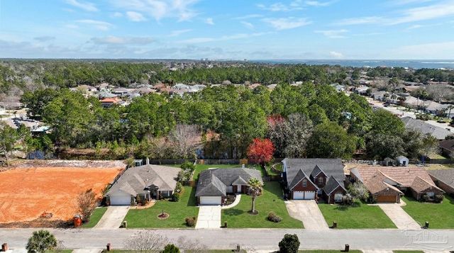 3020 Classic Dr, Pensacola, FL 32507