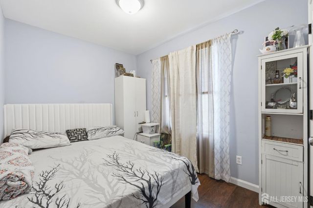 1738 W 3rd Street W, Piscataway, NJ 08854