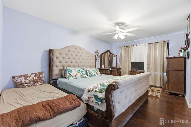 1738 W 3rd Street W, Piscataway, NJ 08854