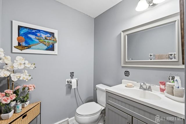 1738 W 3rd Street W, Piscataway, NJ 08854