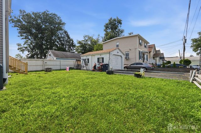1738 W 3rd Street W, Piscataway, NJ 08854
