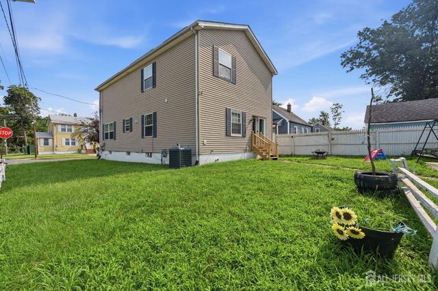1738 W 3rd Street W, Piscataway, NJ 08854