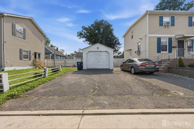 1738 W 3rd Street W, Piscataway, NJ 08854