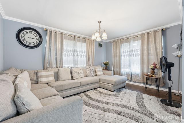 1738 W 3rd Street W, Piscataway, NJ 08854