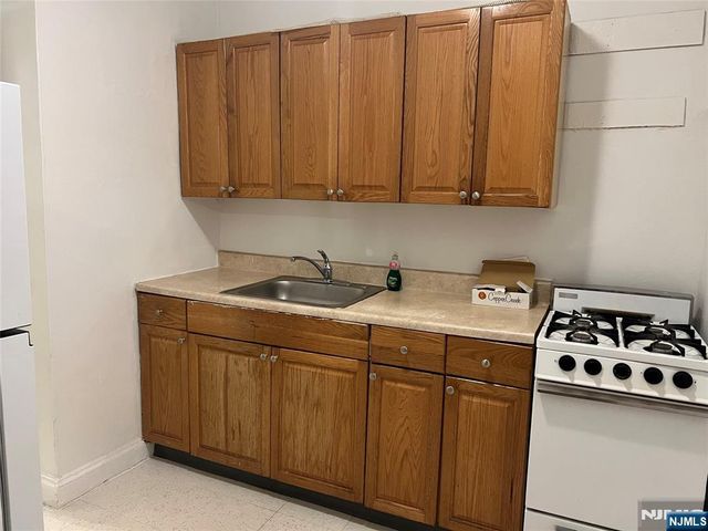 159 Westminster Place 2, Lodi, NJ 07644