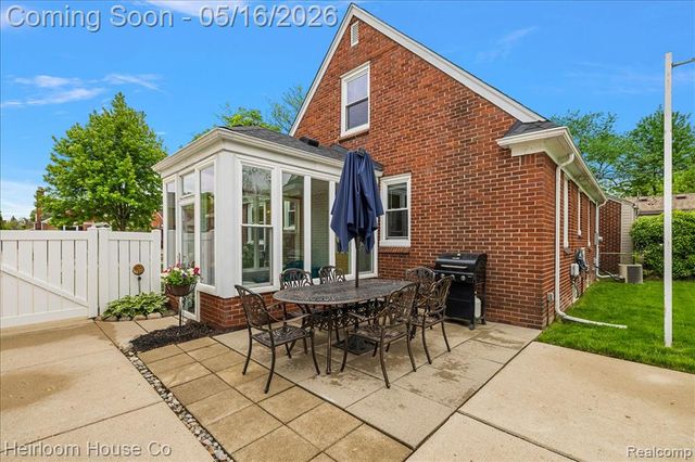 23140 Sheridan Street, Dearborn, MI 48128