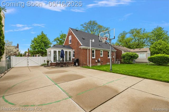 23140 Sheridan Street, Dearborn, MI 48128