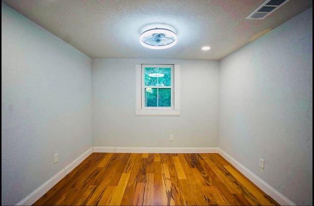 1574 Madrid Street, Dallas, TX 75216