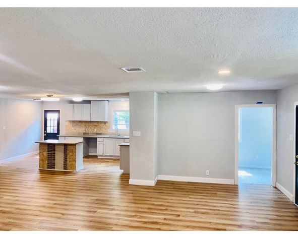 1574 Madrid Street, Dallas, TX 75216