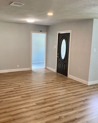 1574 Madrid Street, Dallas, TX 75216