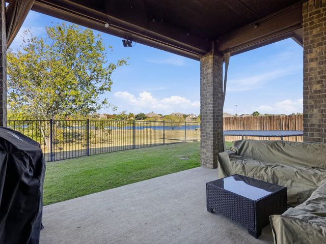 2313 Frosted Willow Lane, Fort Worth, TX 76177