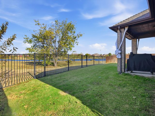 2313 Frosted Willow Lane, Fort Worth, TX 76177