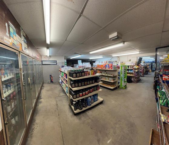 1186 NW 103rd St, Miami, FL 33150