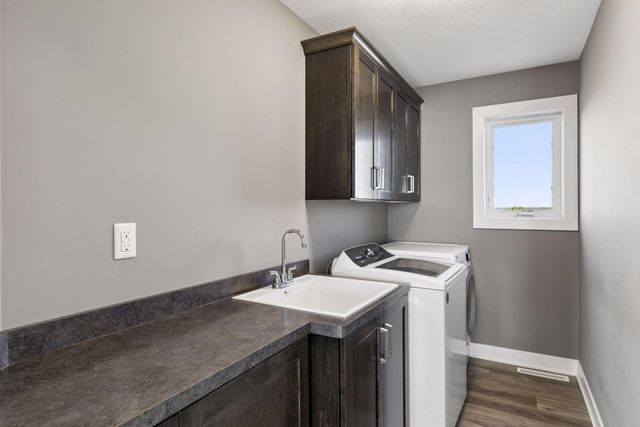 855 Towne Drive NE, Byron, MN 55920