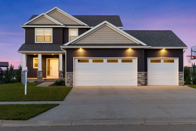 855 Towne Drive NE, Byron, MN 55920