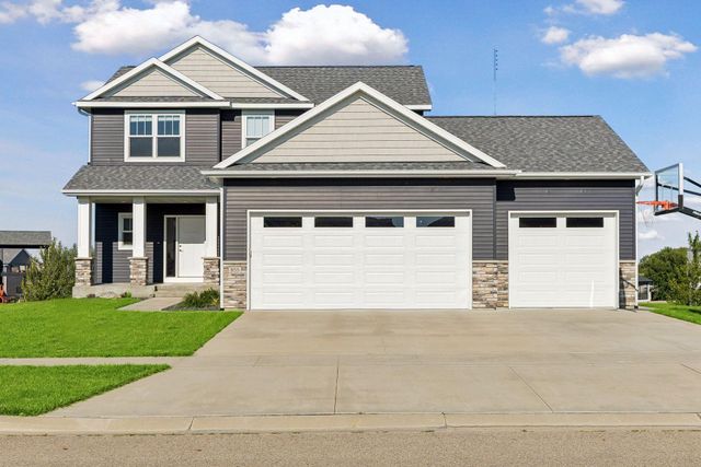 855 Towne Drive NE, Byron, MN 55920