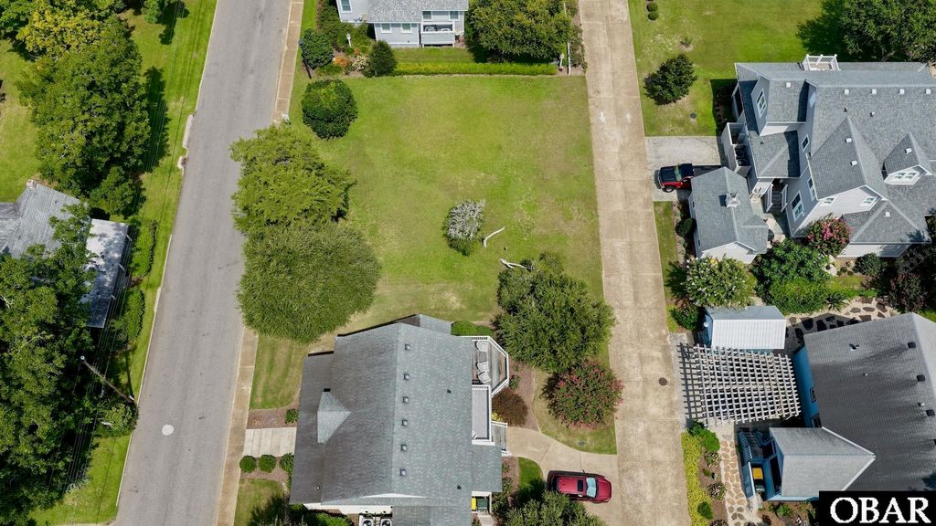 Image 2 of property listing at 330 Fernando Street, Manteo, NC 27954