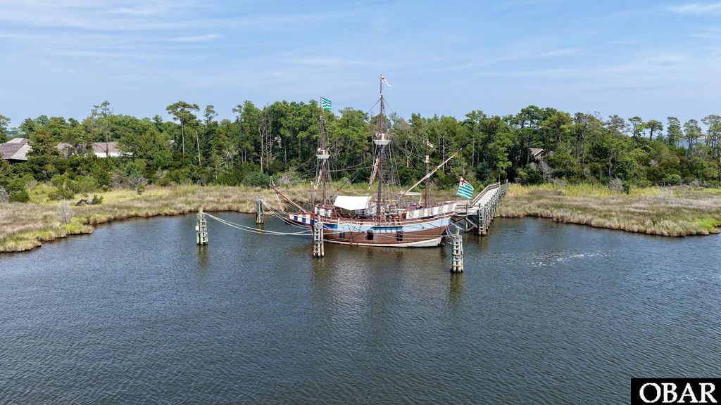 Image 16 of property listing at 330 Fernando Street, Manteo, NC 27954