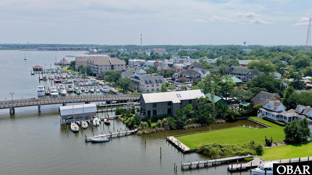 Image 17 of property listing at 330 Fernando Street, Manteo, NC 27954
