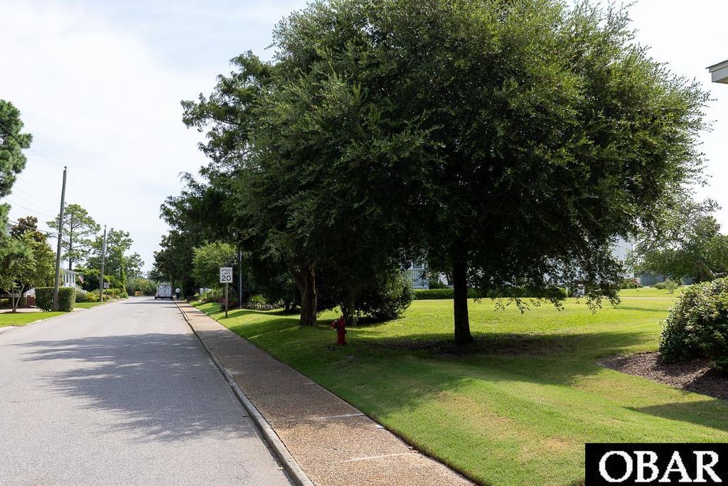 Image 3 of property listing at 330 Fernando Street, Manteo, NC 27954