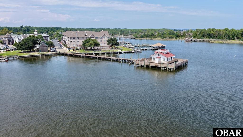 Image 23 of property listing at 330 Fernando Street, Manteo, NC 27954
