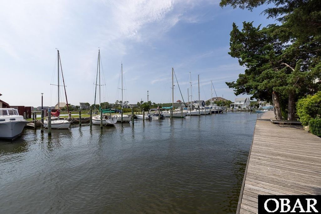 Image 4 of property listing at 330 Fernando Street, Manteo, NC 27954