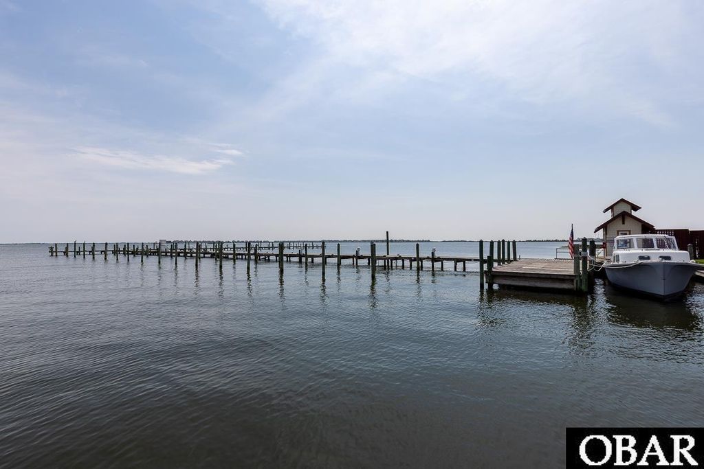 Image 5 of property listing at 330 Fernando Street, Manteo, NC 27954