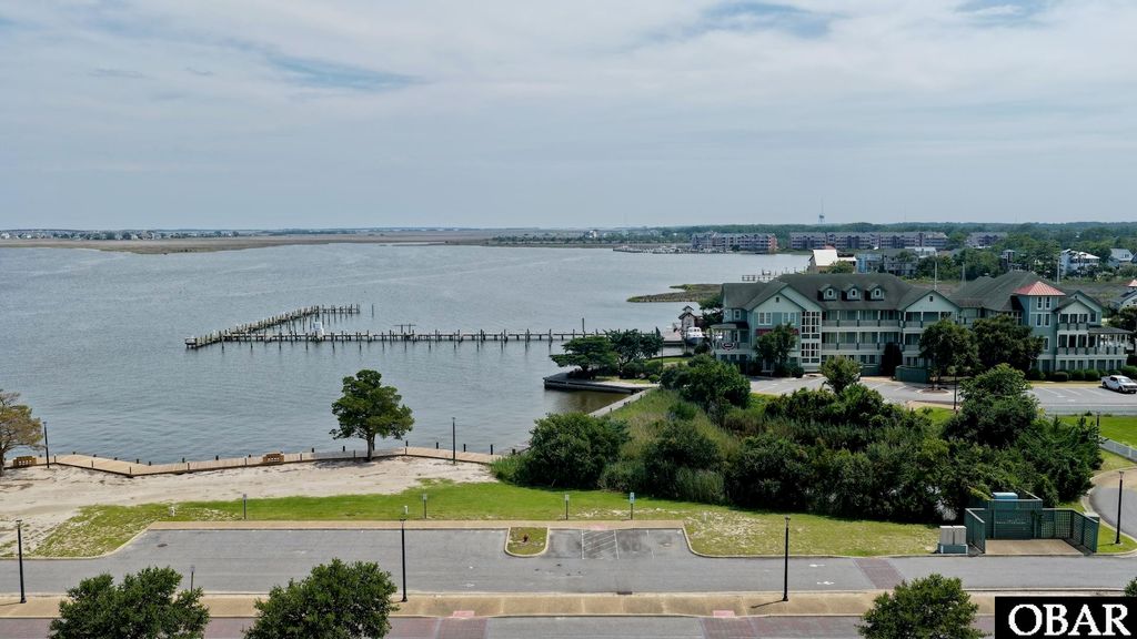Image 7 of property listing at 330 Fernando Street, Manteo, NC 27954