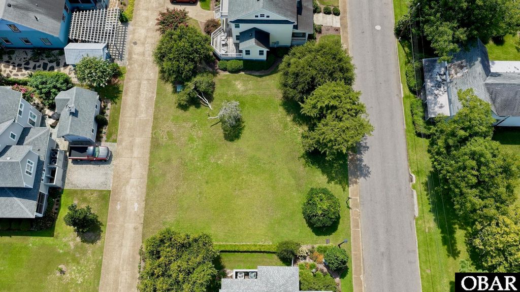 Image 9 of property listing at 330 Fernando Street, Manteo, NC 27954