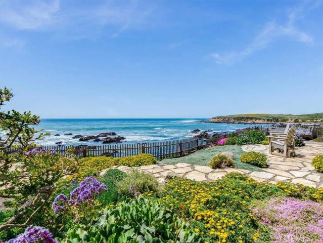 2585 Sherwood Drive, Cambria, CA 93428