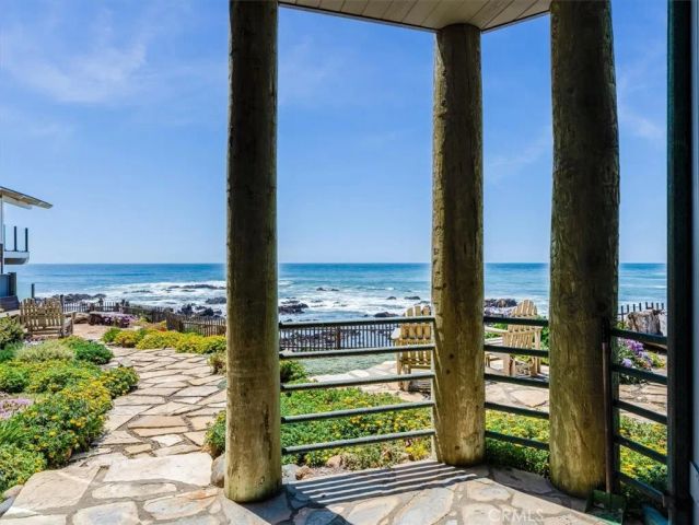 2585 Sherwood Drive, Cambria, CA 93428