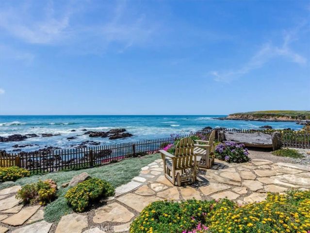 2585 Sherwood Drive, Cambria, CA 93428