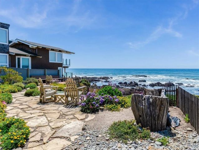 2585 Sherwood Drive, Cambria, CA 93428