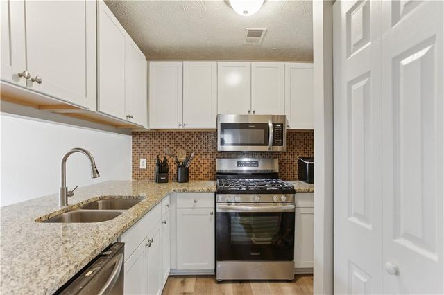 345 Red Oak SW Run, Marietta, GA 30008