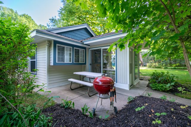 140 Webster Avenue, South Haven, MI 49090