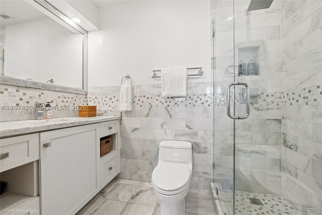 90 Edgewater Dr PH11, Coral Gables, FL 33133