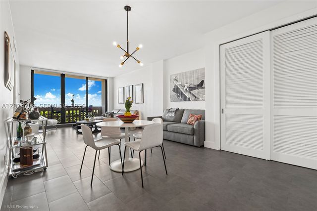 90 Edgewater Dr PH11, Coral Gables, FL 33133