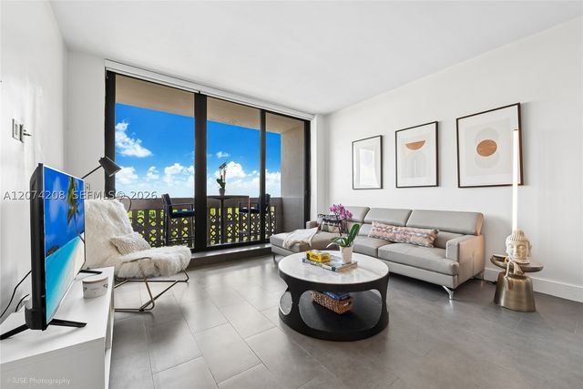 90 Edgewater Dr PH11, Coral Gables, FL 33133