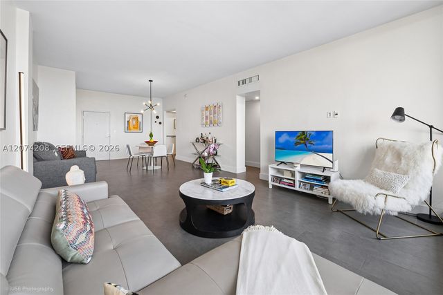 90 Edgewater Dr PH11, Coral Gables, FL 33133