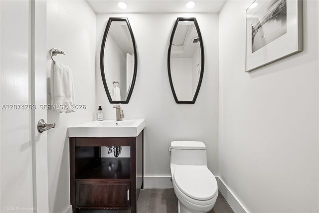 90 Edgewater Dr PH11, Coral Gables, FL 33133