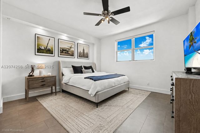 90 Edgewater Dr PH11, Coral Gables, FL 33133