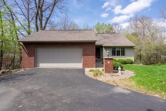 8 Briarwood Lane, Rock Island, IL 61201