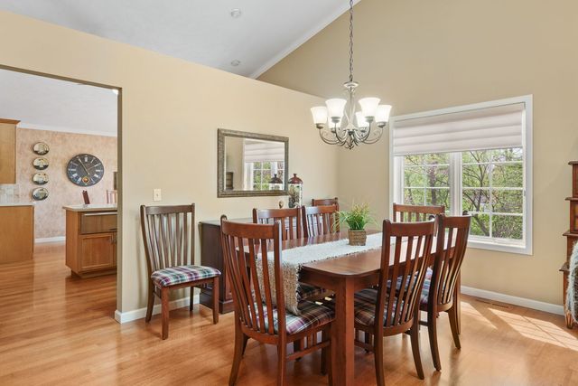 8 Briarwood Lane, Rock Island, IL 61201